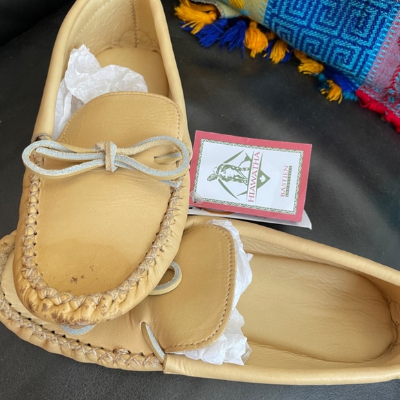 Hiawatha leather Moccasins - Picture 3 of 5
